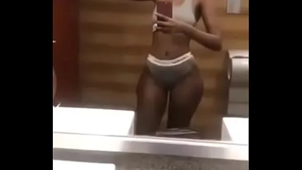 Ugandan cutie Jenny Nasasira shows off incredible body in shower